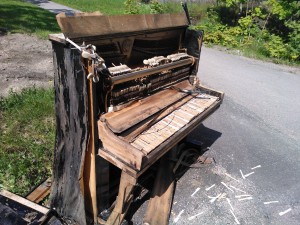 Laiminlyöty piano